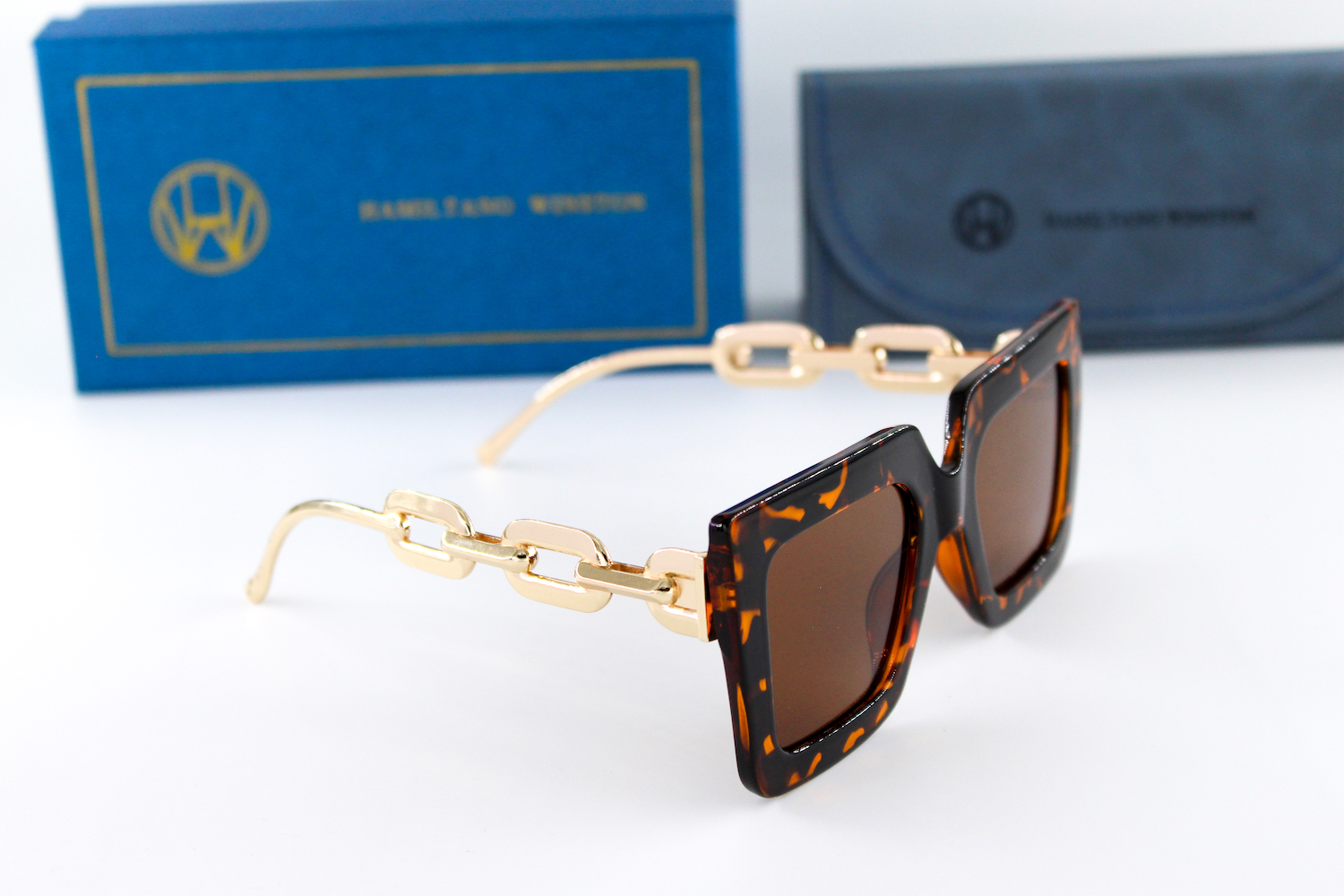 Women's oversized geometrical sunglasses - Image 3