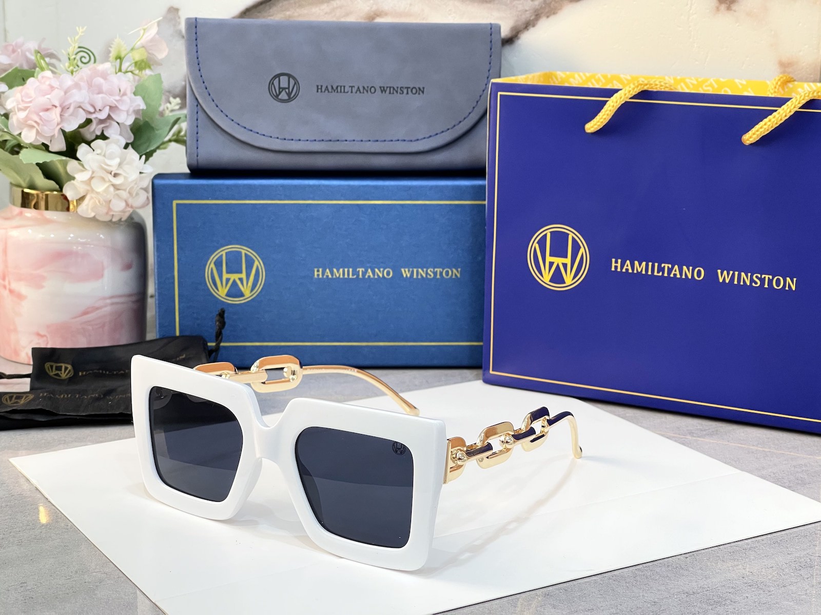 Women's oversized geometrical sunglasses - Image 5