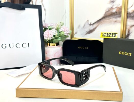 Black Rectangular Frame Sunglasses - Image 4
