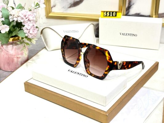 Oversized hexagonal brown glasses with leopard print