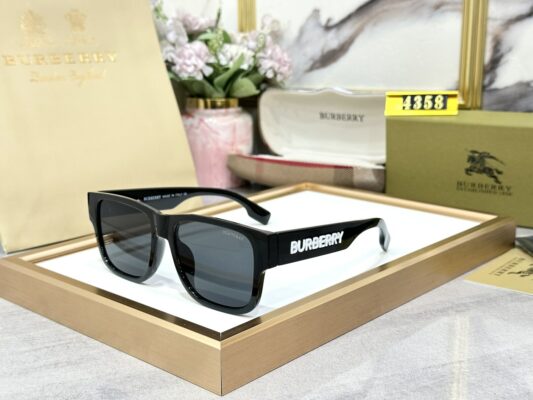 Men's black wayfarer sunglasses