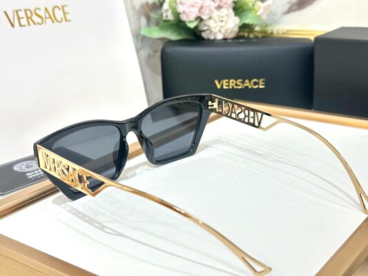 Full rim shield black lenses, golden alphabet frame UV protected - Image 3