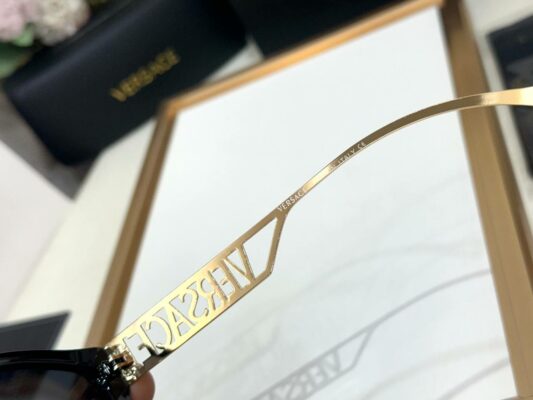 Full rim shield black lenses, golden alphabet frame UV protected - Image 4