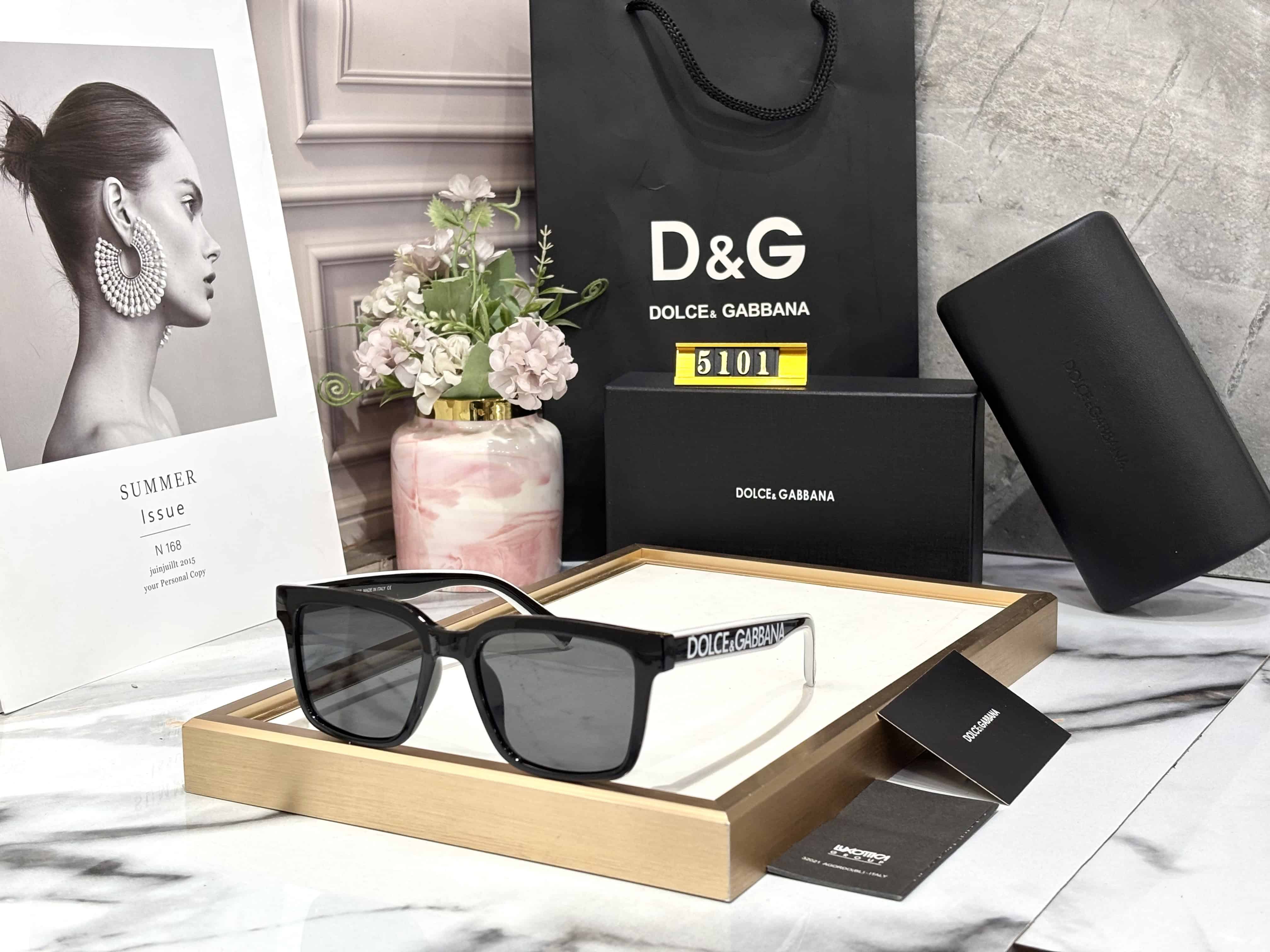 Black unisex sunglasses