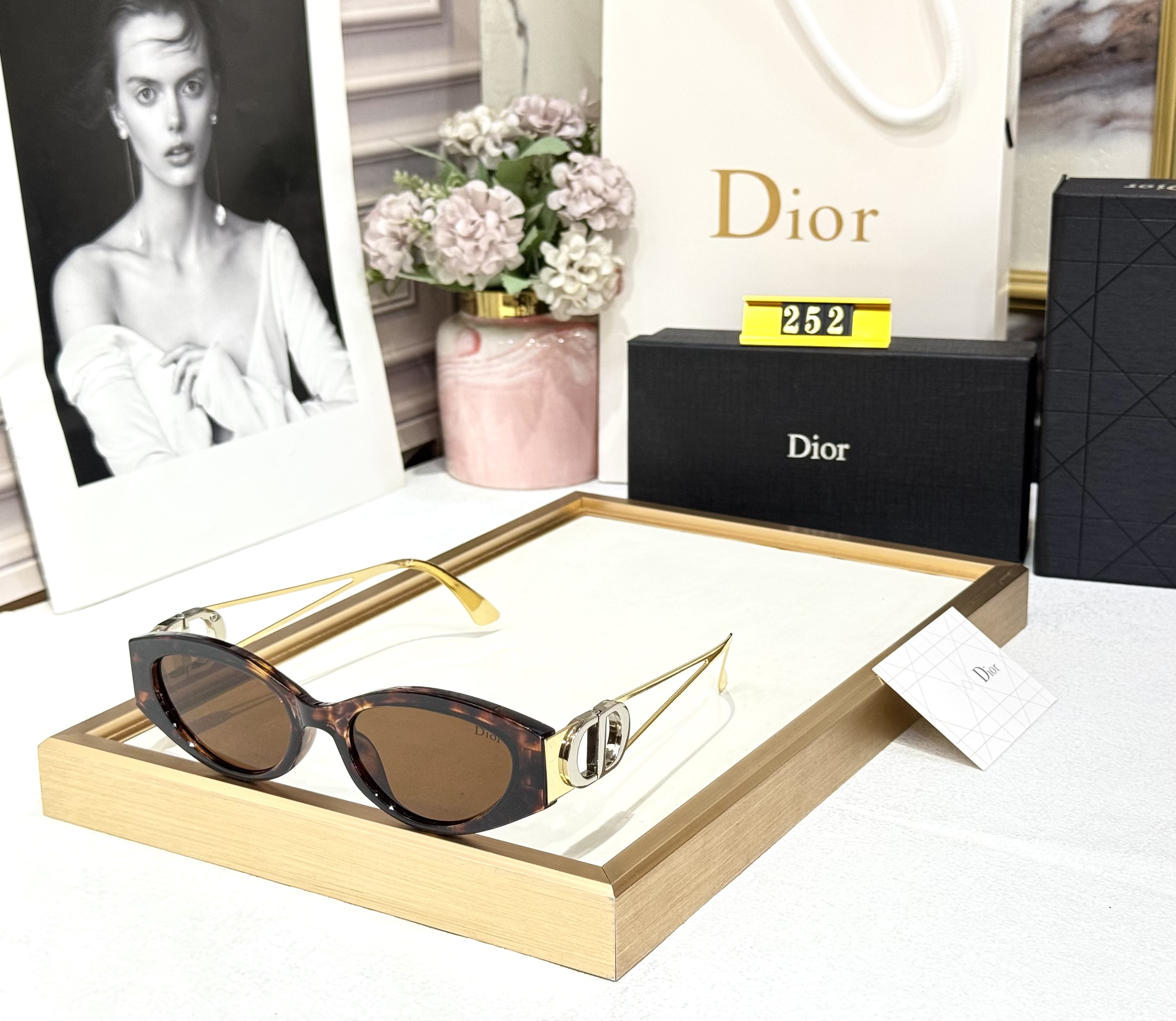 DR WOMENS SUNGLASSES